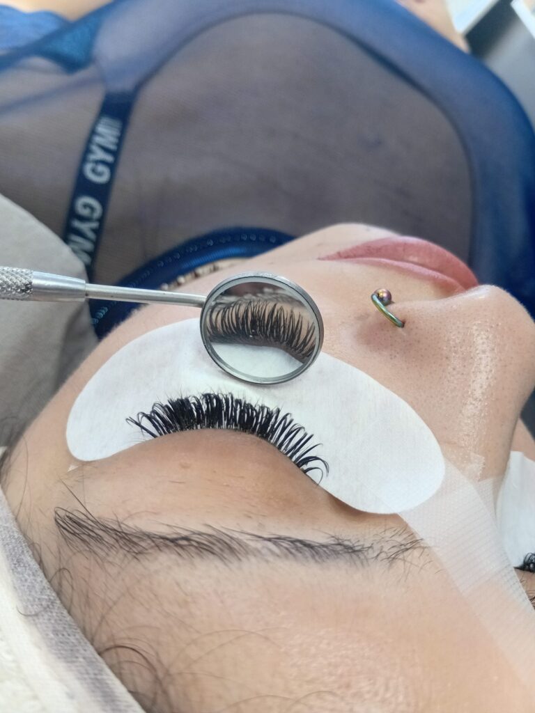 Extensiones de pestañas pelo a pelo, Zafyro Studio (4)